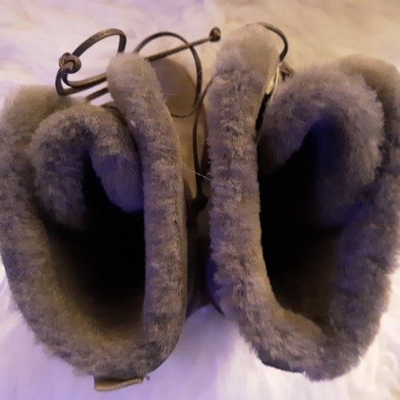 UGG Boots - Picture 4 of 7